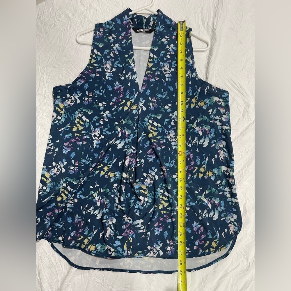 The North Face women’s sleeveless flowy blouse size L - Picture 15 of 15